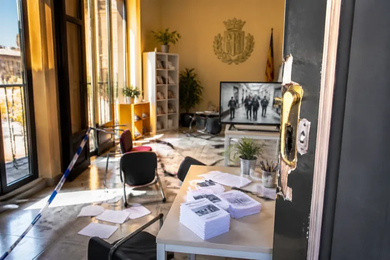 Denuncia de allanamiento por un concejal de Vox sacude a Valencia y provoca reproches políticos