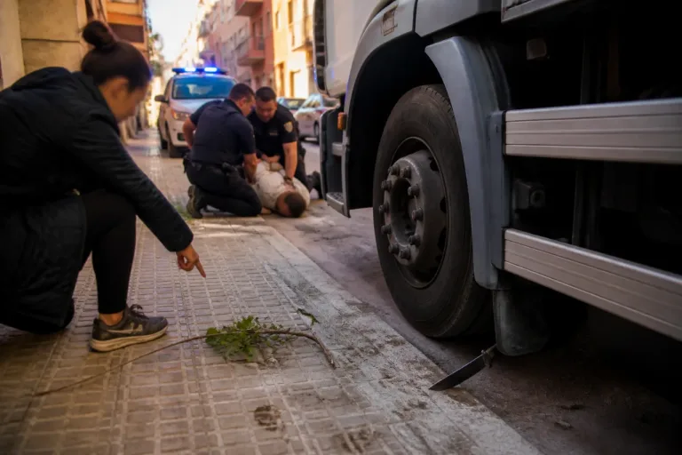 Detenido en Palma tras perseguir a su expareja con un machete y amenazarla de muerte