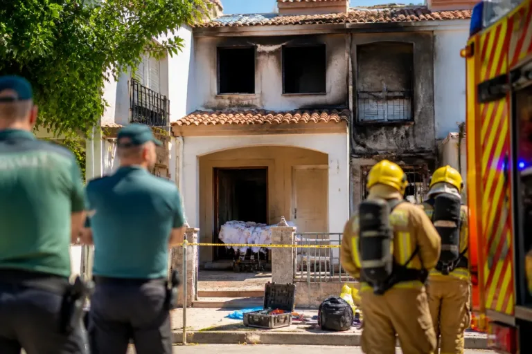 Dos mujeres halladas muertas tras un incendio en Mijas, la Guardia Civil investiga