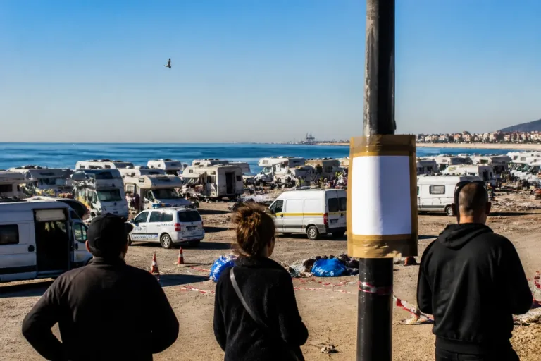 El Ayuntamiento fija el desalojo de Sacaba: tensión en el asentamiento de 60-70 autocaravanas