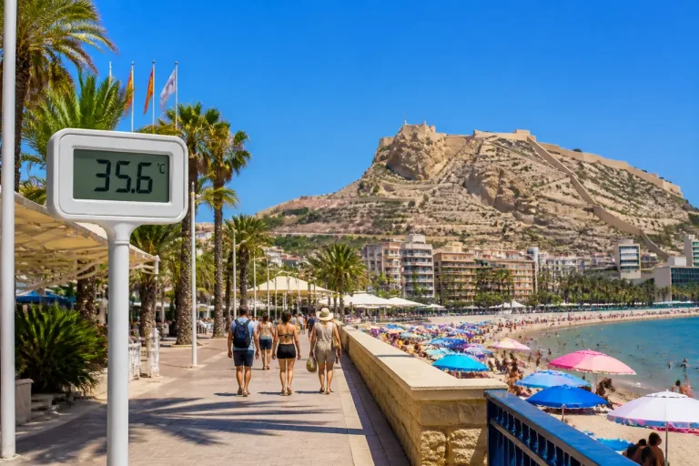 El calor aprieta en Alicante: máximas cercanas a los 36 grados y brisas en el litoral