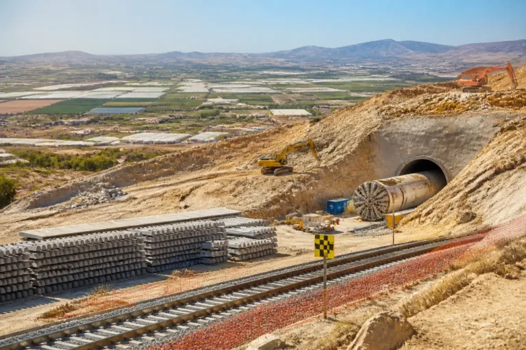 El Gobierno mantiene 2027 como fecha para el AVE a Almería pese al retraso del túnel de Lorca