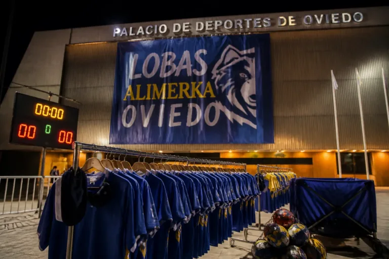 El Lobas Alimerka Oviedo asegura la presencia de la ciudad en la élite del balonmano femenino