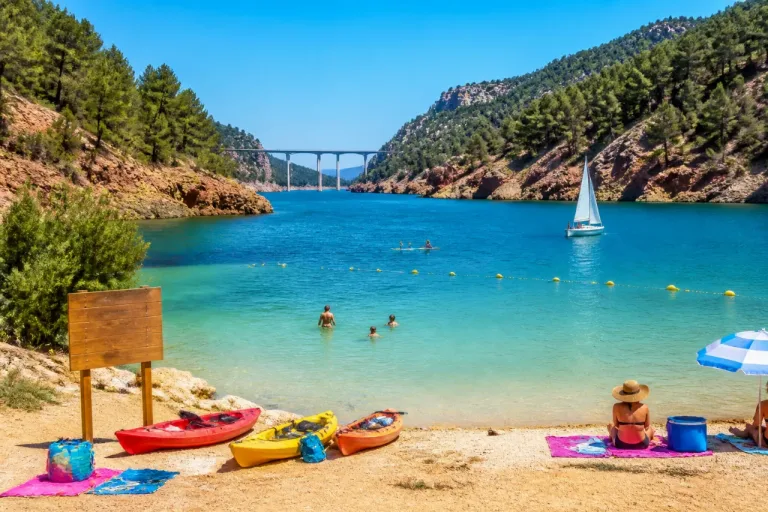 El ‘Mar de Castilla’ en Entrepeñas: tres zonas de baño y 3.213 ha de agua dulce en la Alcarria