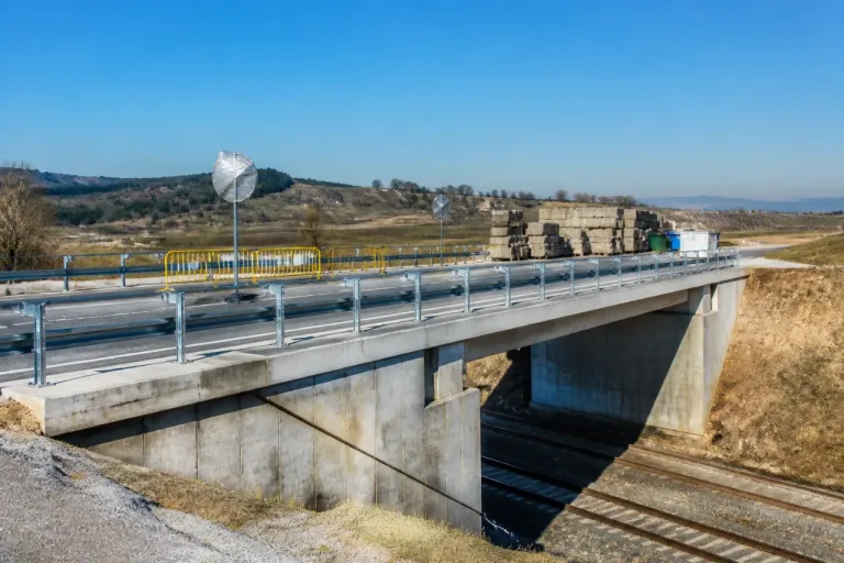 El nuevo paso elevado de La Dehesa de Pedrosillo en Ávila, listo para su apertura