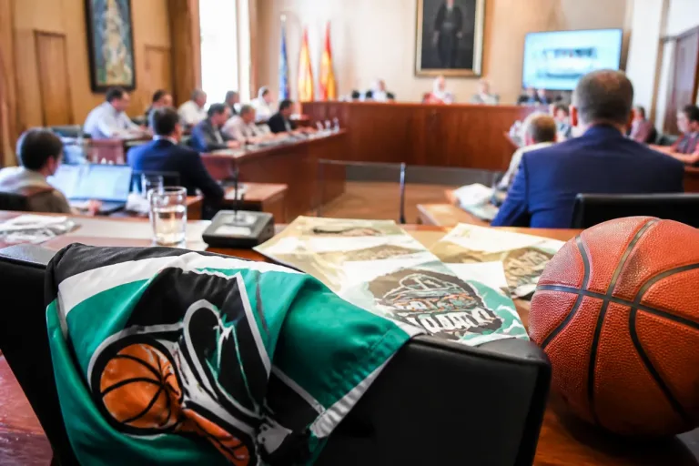 El PSOE exige a la Diputación apoyo para salvar al Peñas y el PP rechaza la iniciativa