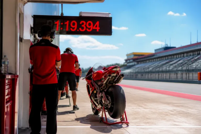 Marc Márquez domina la PR en Sachsenring y lidera el pase directo a la Q2