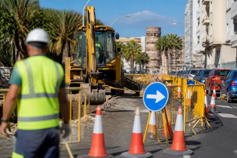 EMALSA cierra un tramo de Víctor Hugo en Las Palmas de Gran Canaria por obras urgentes en el colector