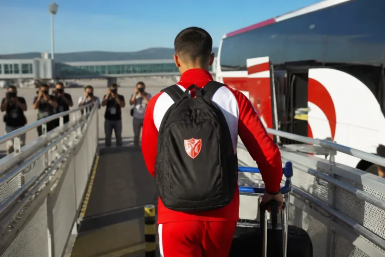 Emanuel Gularte llega a Gijón para incorporarse al Sporting y se une a la pretemporada