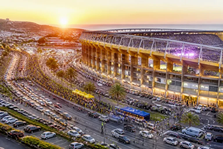 Estadio de Gran Canaria registra aforo completo y problemas de aparcamiento en la tercera noche del Granca Live Fest