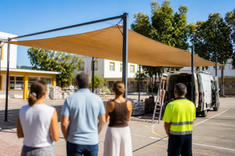 Estepona instala zonas de sombra en colegios públicos con una inversión de 60.000 euros