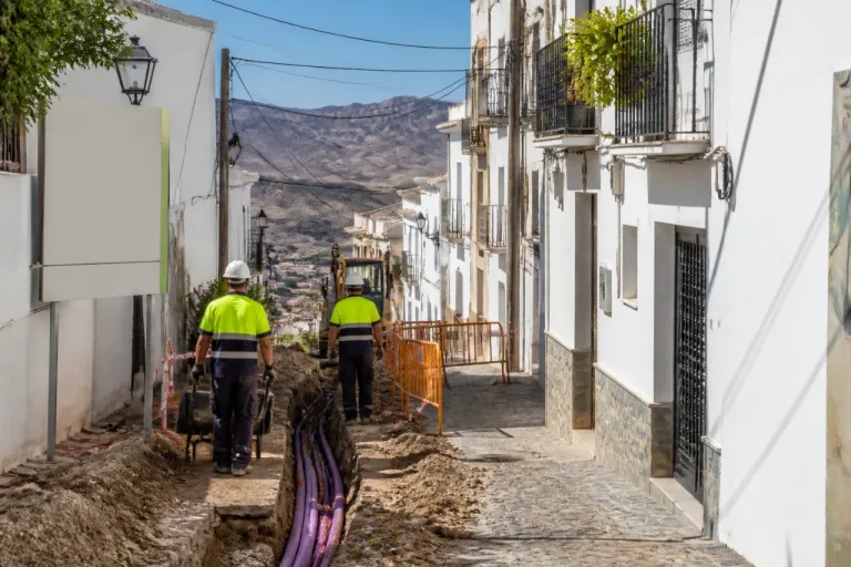 Exigen soterrar el cableado aéreo en los cascos históricos de los pueblos más bonitos de Almería