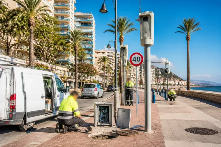 Fuengirola refuerza la seguridad vial con tres nuevos radares y ocho aforadores