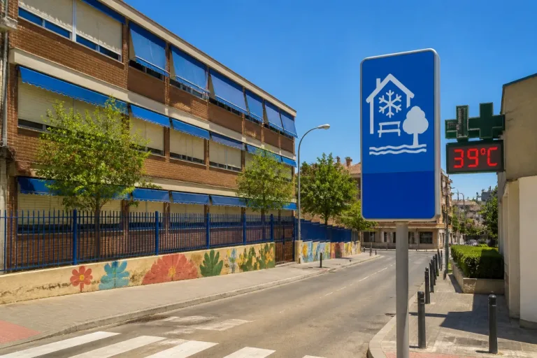 Fuenlabrada intensifica su respuesta al calor y pide a la Comunidad climatizar los colegios