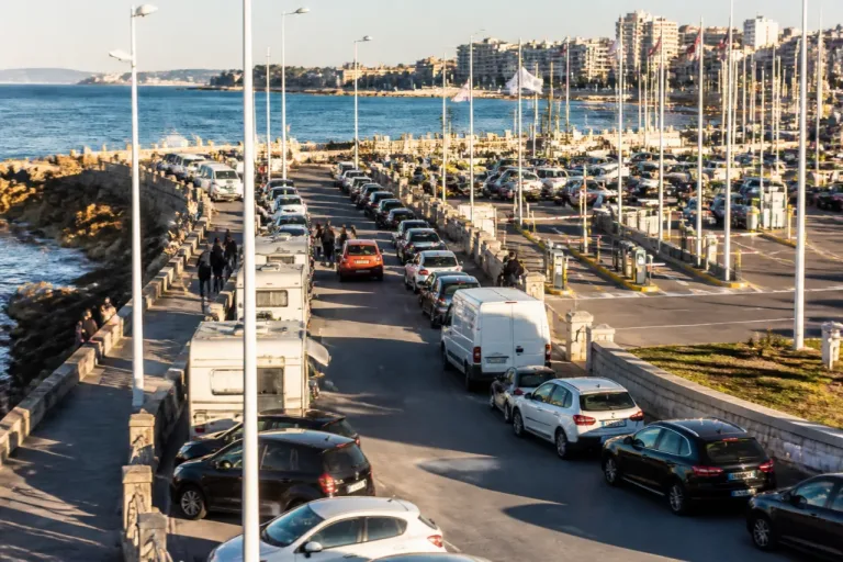 Gijón: colapso de aparcamiento en Poniente pese a plazas libres en parkings