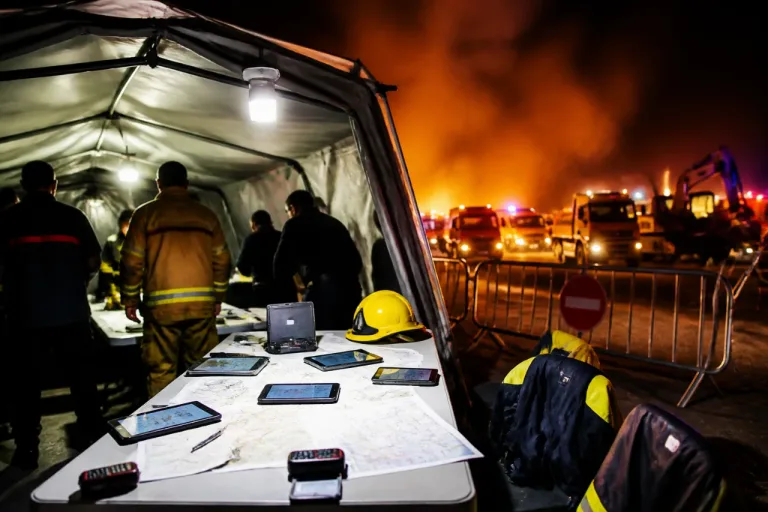 Girona: las autoridades mantienen el confinamiento en La Bisbal mientras trabajan en la estabilización del fuego