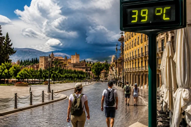 Granada bajo alerta amarilla: jornada con máximas cercanas a los 39 ºC y probables chubascos