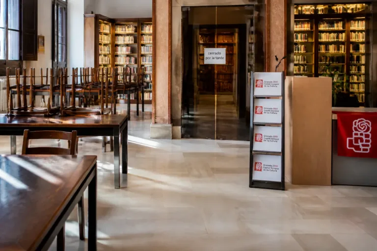 Granada: el PSOE acusa al Ayuntamiento de dejar las bibliotecas «a medio gas» en la carrera hacia 2031