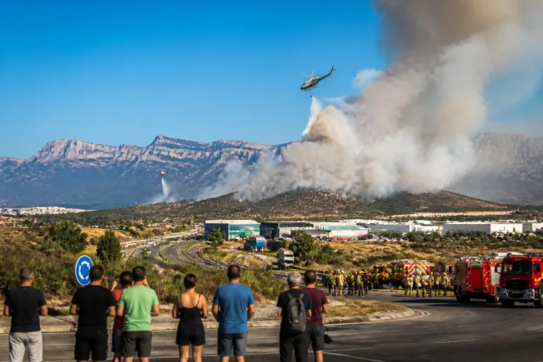 Huesca moviliza un gran operativo por dos incendios próximos a la capital