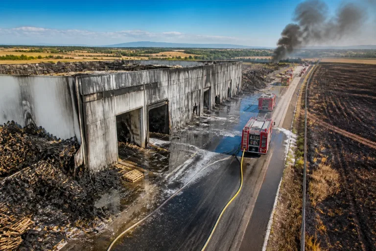 Incendio destruye una nave de Arfrutal en Alguaire y alarma al sector hortofrutícola