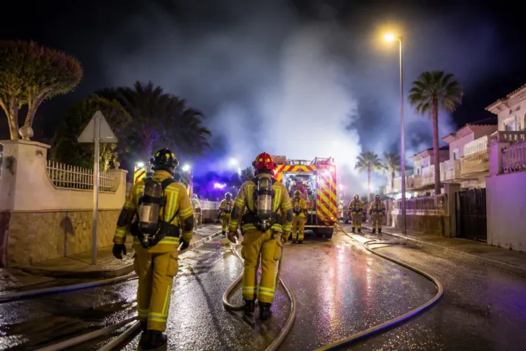 Incendio en Orihuela Costa entre Antillas y Wagner controlado y extinguido tras varias horas