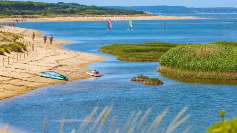 Isla Canela y Los Enebrales, dos litorales de Huelva que mantienen su carácter virgen