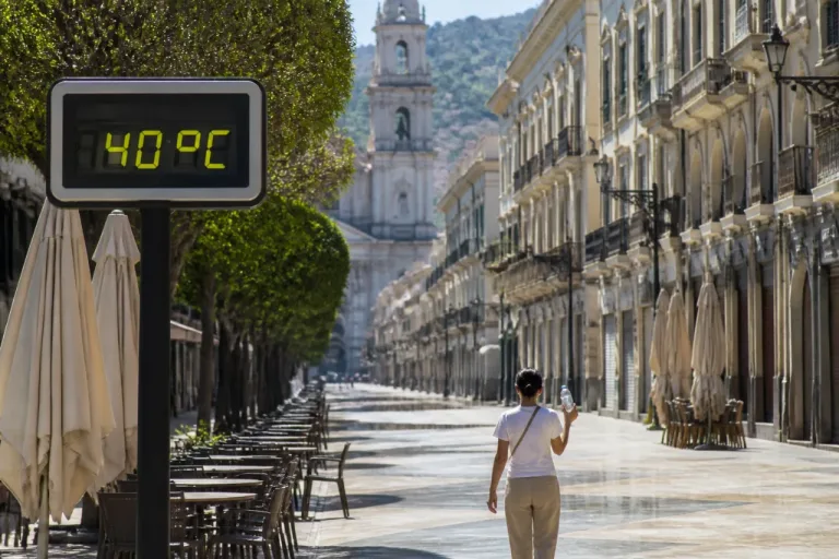 Jaén en alerta naranja por calor: persistencia de máximas de 40 ºC y noches cálidas