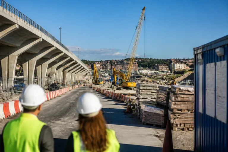 La espera por el derribo de Carlos Marx frena en Gijón el arranque de la estación de Moreda