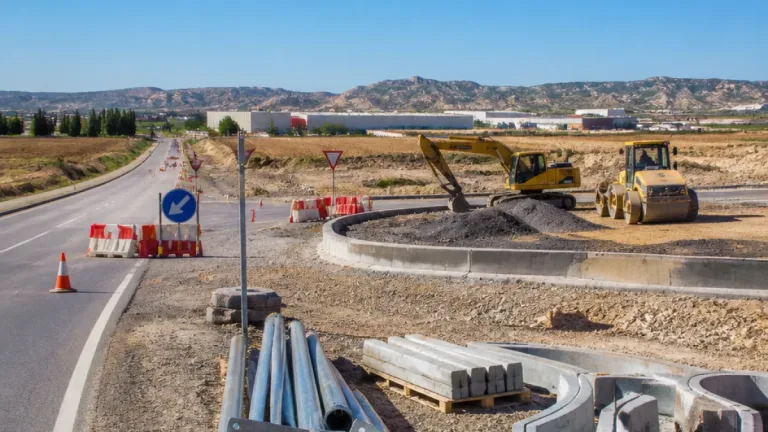 La Junta licita una glorieta para mejorar el acceso al polígono La Marcoba en Guadix