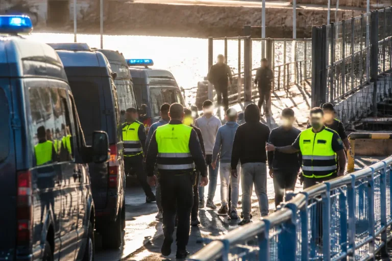 La Policía detiene a 43 personas en Ceuta durante la Operación Paso del Estrecho