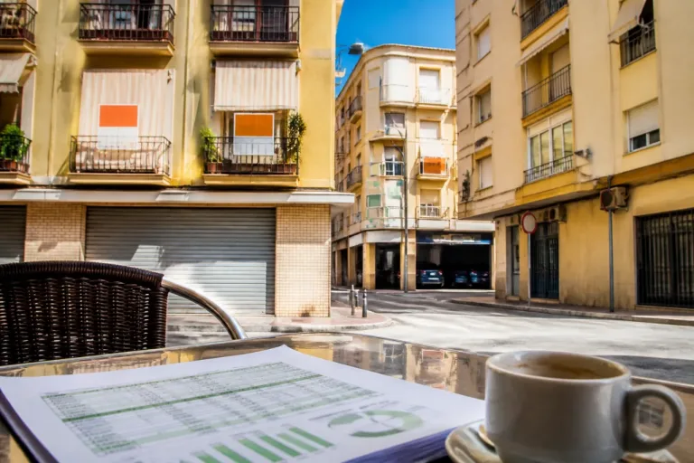 La rentabilidad de alquilar piso en Málaga cae pero mantiene rendimiento frente a otros activos