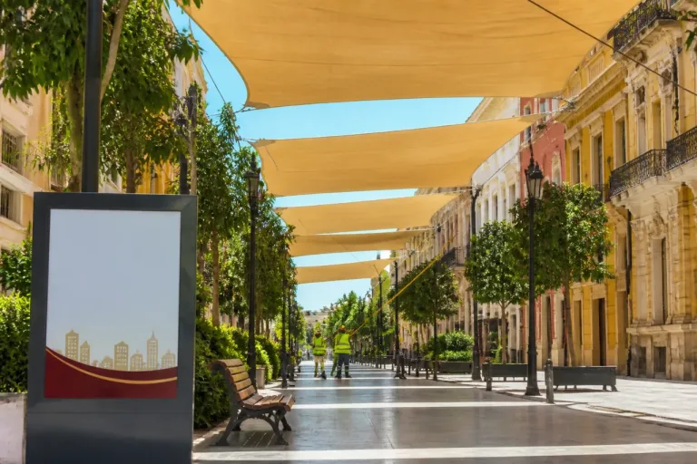 Lorca y el ejemplo de Toledo: toldos urbanos como respuesta al calor en espacios públicos