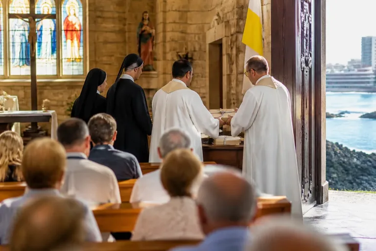 Los jesuitas dejan la parroquia de San Esteban del Mar en Gijón tras casi seis décadas