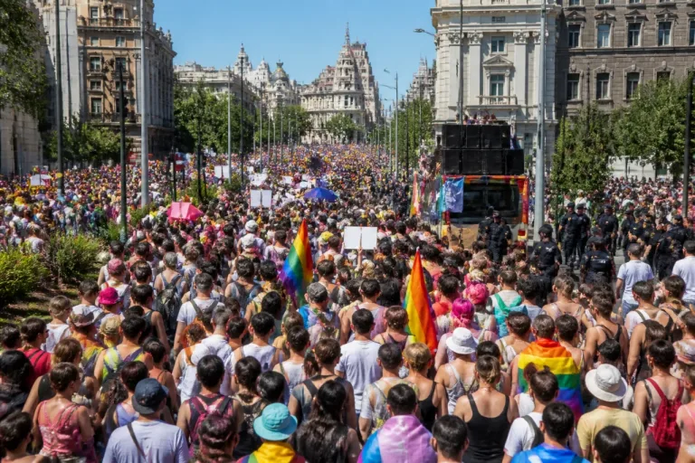 Madrid acoge una masiva manifestación del Orgullo que planta cara al auge de la extrema derecha