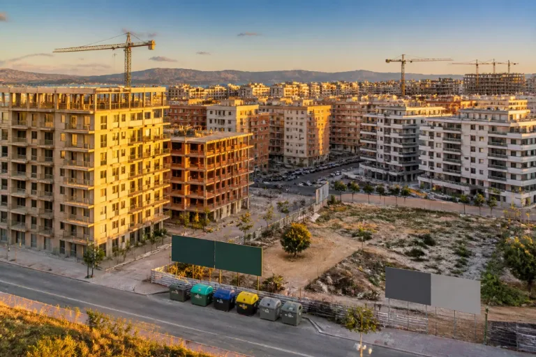 Málaga acumula más de 26.000 viviendas de déficit en cinco años, alerta un informe