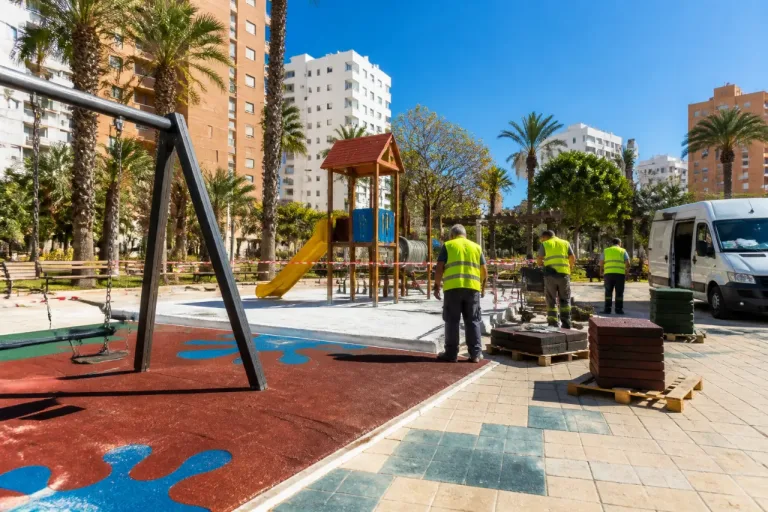 Málaga licita 2 millones para renovar los parques infantiles de la ciudad