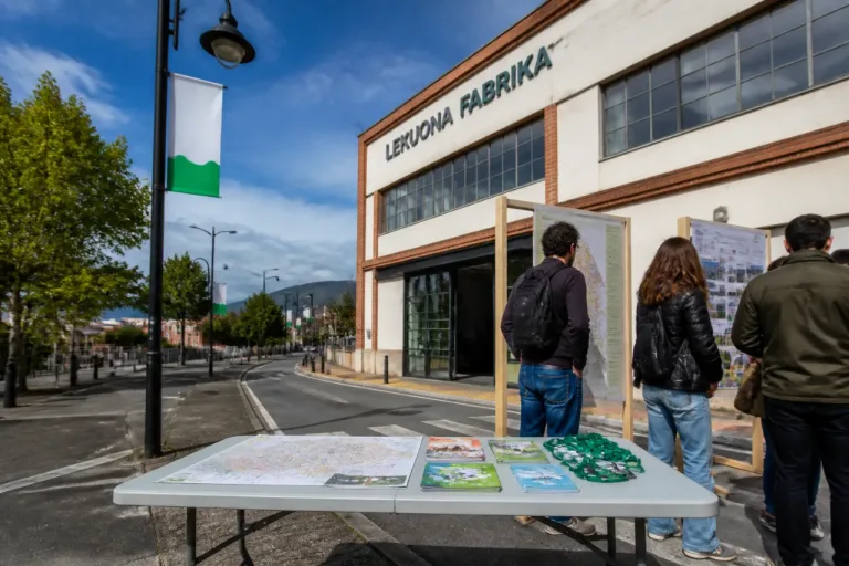Manresa explora en Oarsoaldea modelos para su nueva estrategia económica y comercial