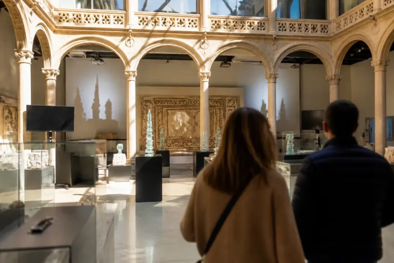 Marina Núñez lleva a Palencia 'Terra ignota' y dialoga con el mosaico romano del museo