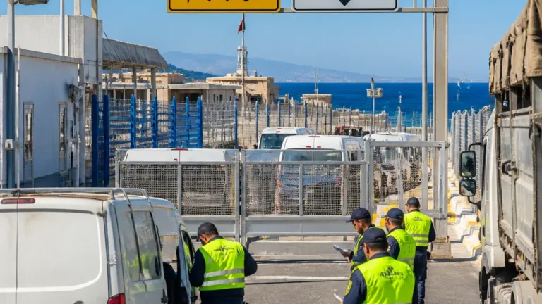 Marruecos vuelve a cerrar las aduanas de Ceuta durante la OPE y reactiva la tensión fronteriza