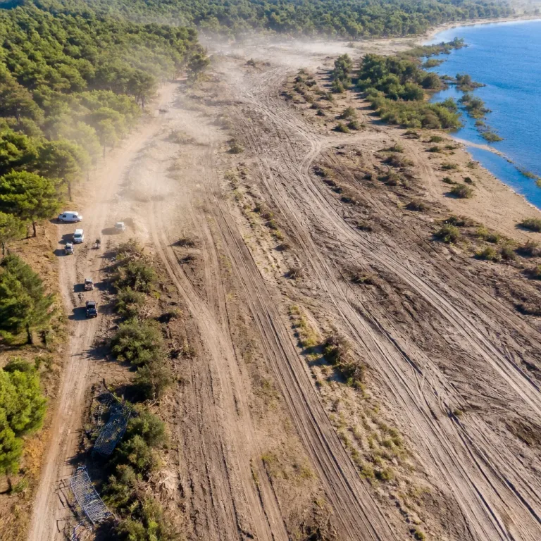 Asden alerta de daños en 70 hectáreas tras el festival Motorbeach en terreno forestal