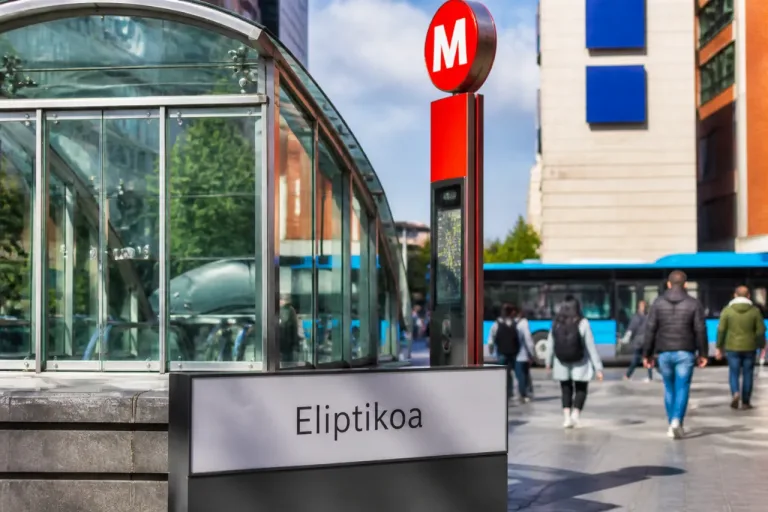 Metro renombra en Bilbao la estación de Moyúa como «Eliptikoa» tras el cambio de plaza