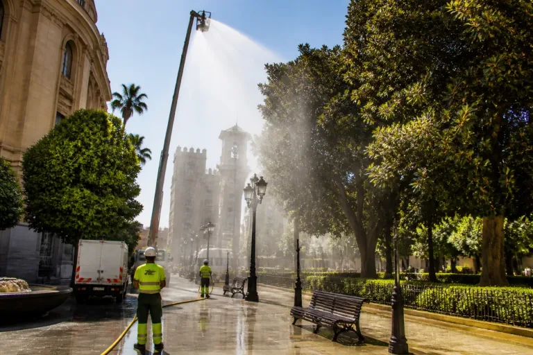 Murcia activa duchas gigantes y sistemas de riego para afrontar la ola de calor