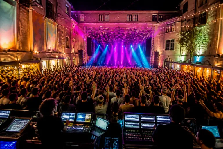 C Marí y la nueva escena urbana aterrizan en Es Gremi para La Masía Summer Club