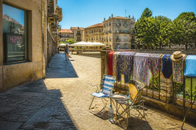 Ourense registra un domingo asfixiante con máximas de 42 °C y calles prácticamente vacías