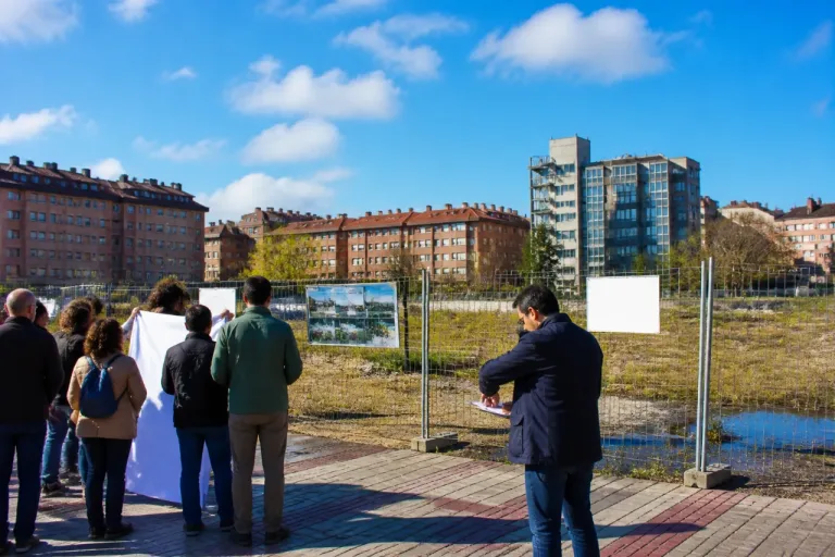 Oviedo: IU denuncia el retraso en las obras del solar del viejo HUCA y exige respuestas