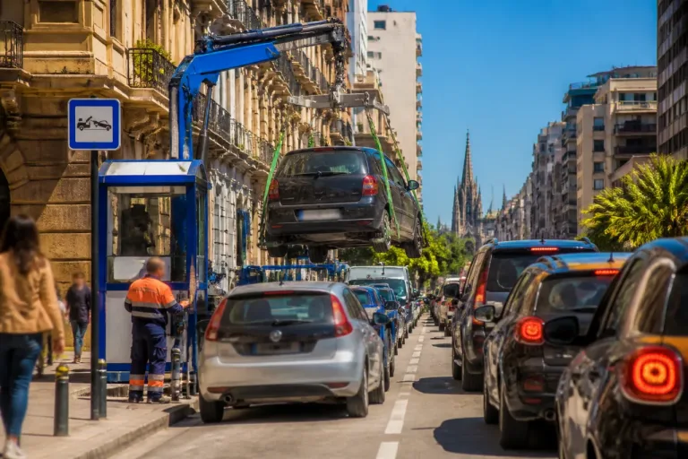 Oviedo: la grúa municipal dispara las retiradas y tensiona la movilidad en 2025