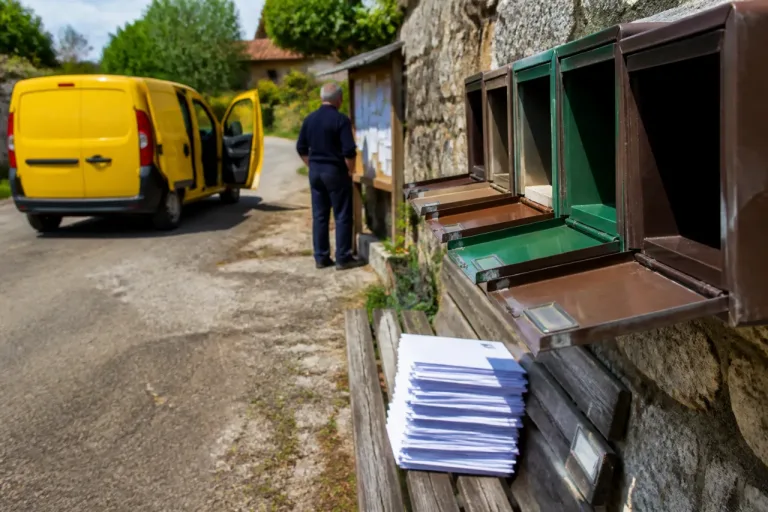 Oviedo: vecinos rurales denuncian retrasos de hasta dos meses en la llegada del correo