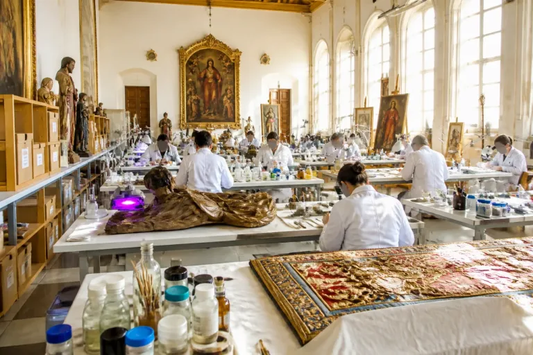 Palencia impulsa la recuperación de 43 piezas religiosas con un taller de restauración