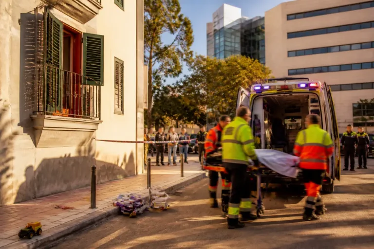 Palma: menor de cinco años ingresado en estado grave tras caer desde un balcón