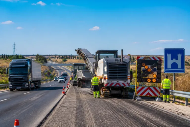 Rehabilitación en la CM-40 de Toledo: refuerzo del carril pesado y enlaces junto a Puy du Fou